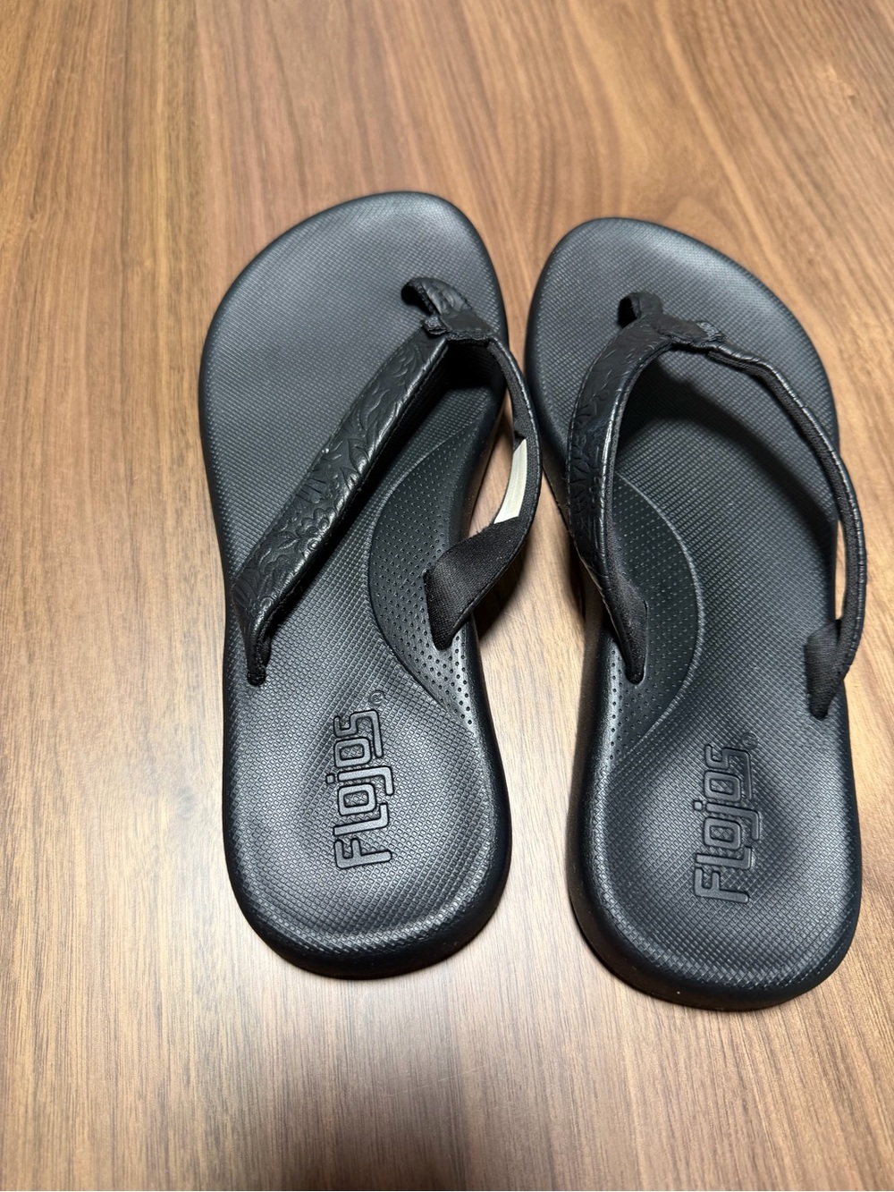 Flojos Black Textured Flip Flop Sandals - Picture 2 of 4